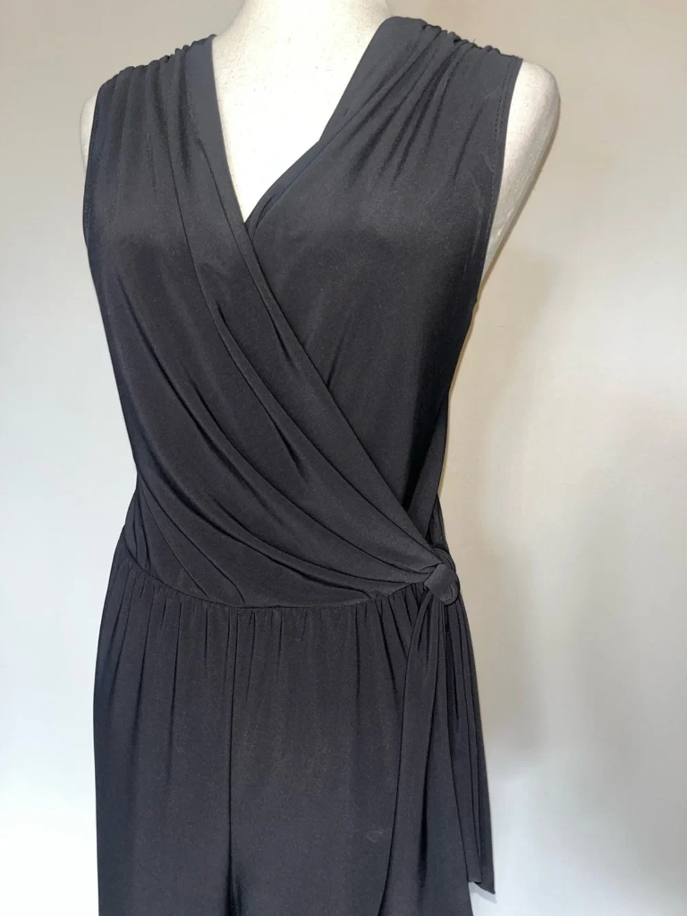 Tahari Minimalist Sleeveless Tie-Waist Wide Leg Jumpsuit Size L